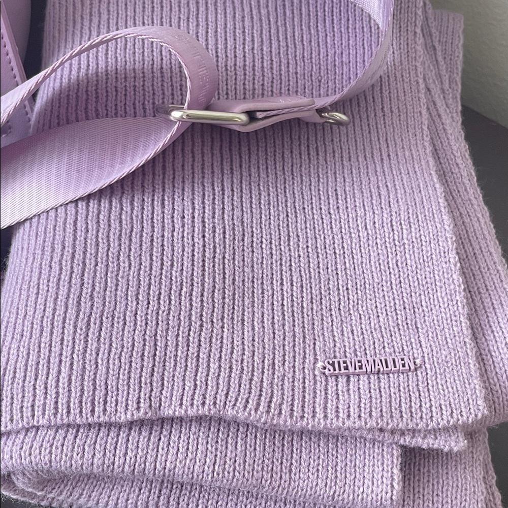 Steve Madden Lavender Crossbody Set with Detachable Strap and Pouch - Picture 3 of 5